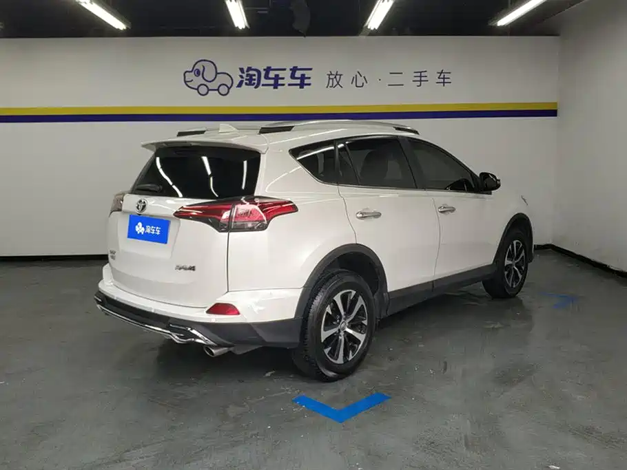 Toyota RAV4 Rongfang 2016 2.0L CVT 2WD Trend (China V) фото 3