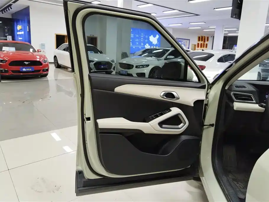 BYD Yuan UP 2024 401KM Surpass Edition фото 7