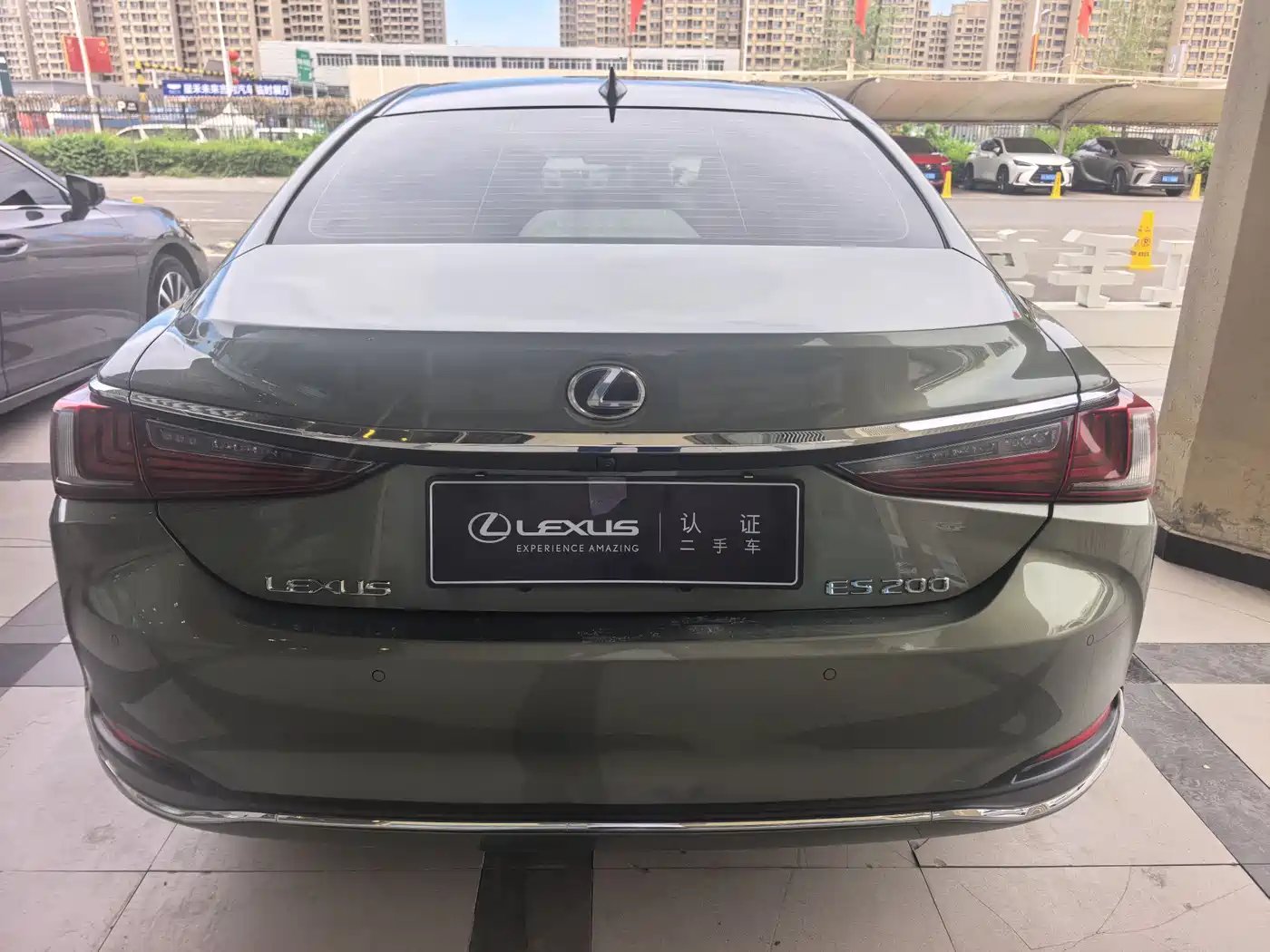 Lexus ES 2023 200 Excellence Edition фото 11