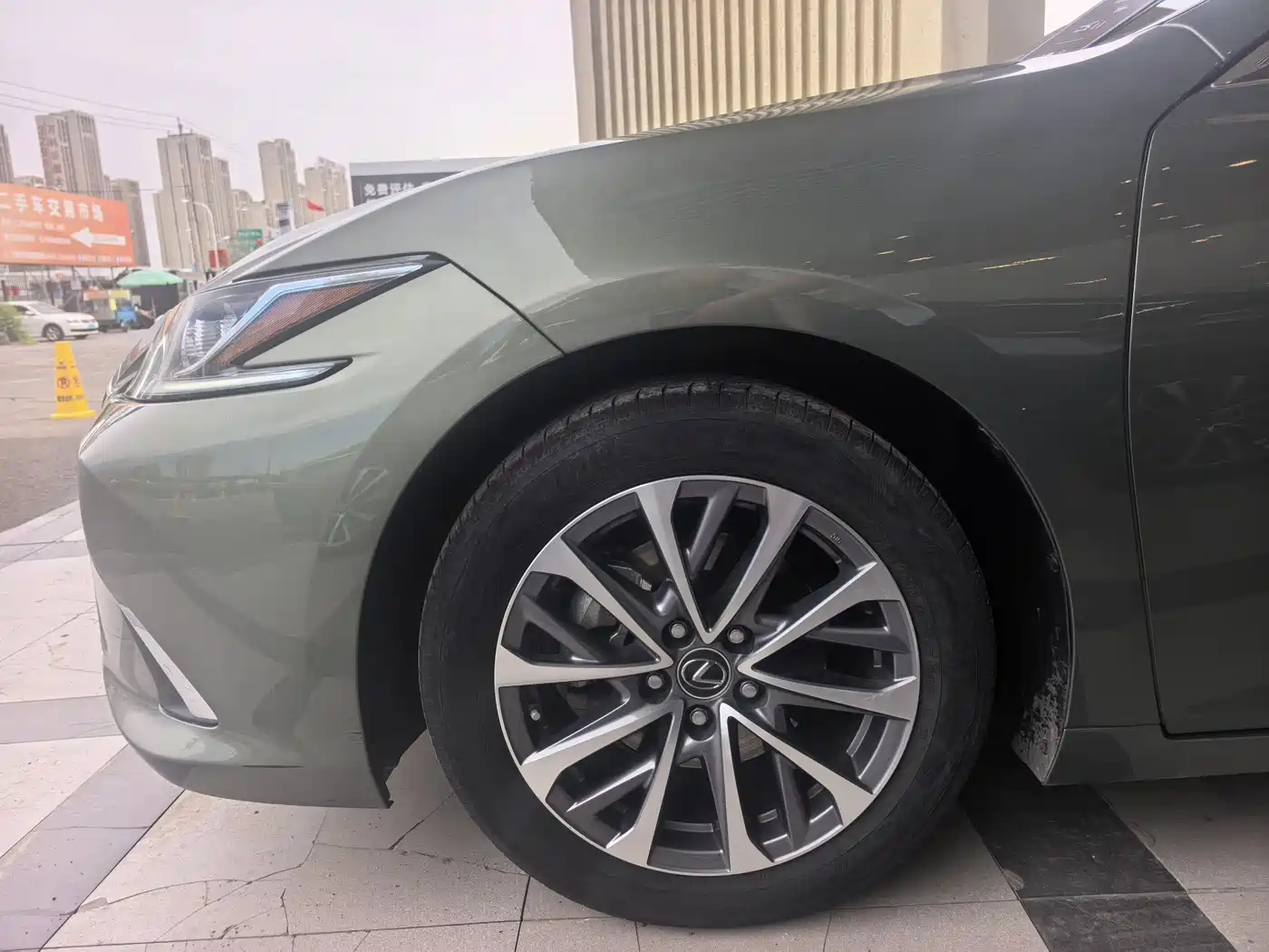 Lexus ES 2023 200 Excellence Edition фото 8