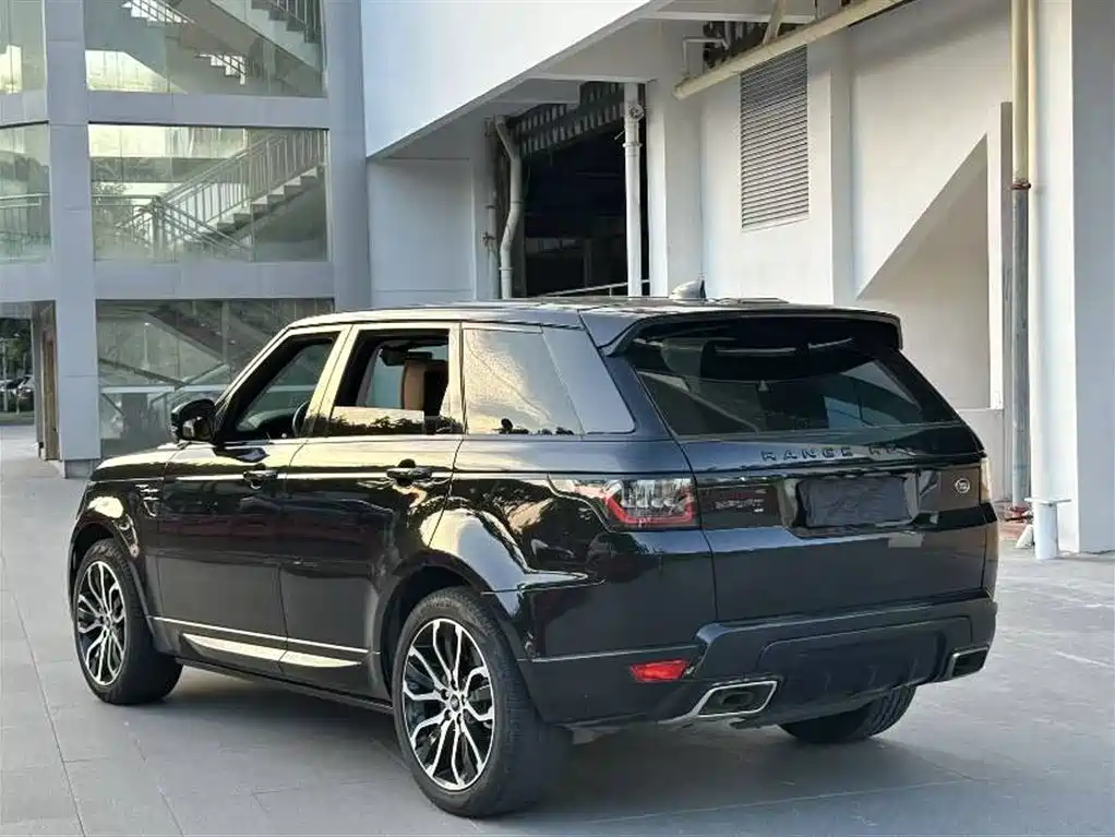 Land Rover Range Rover Sport 2021 3.0 L6 Gloss Black Edition фото 9