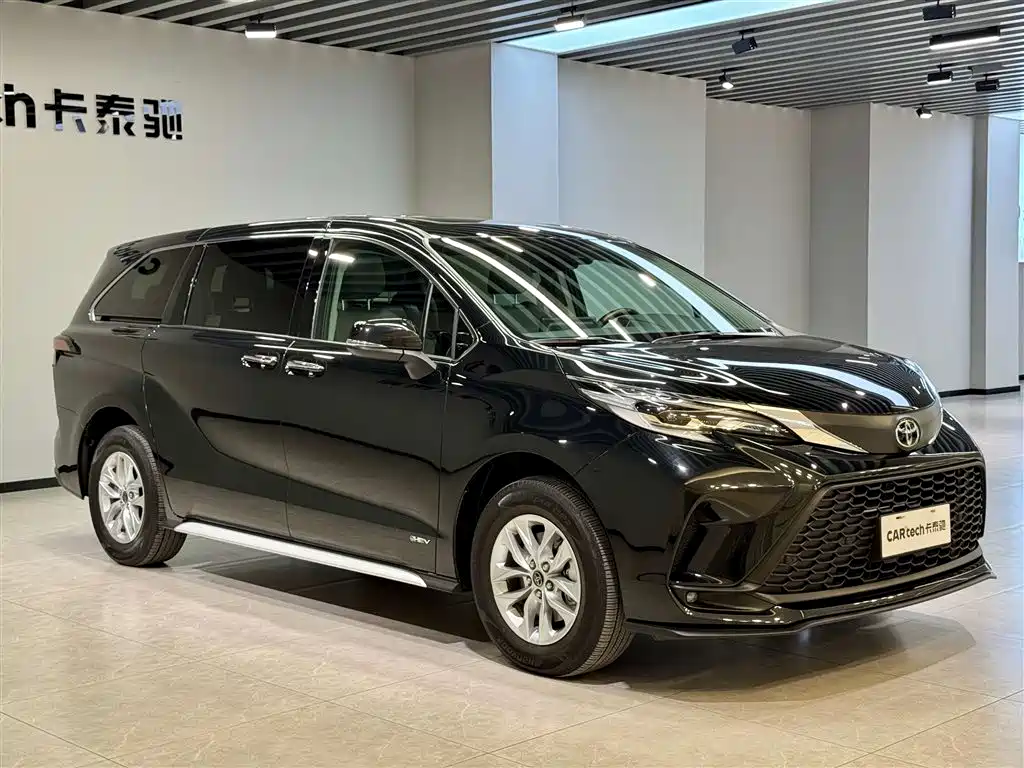Toyota Granvia 2024 2.5L Hybrid Comfort фото 2