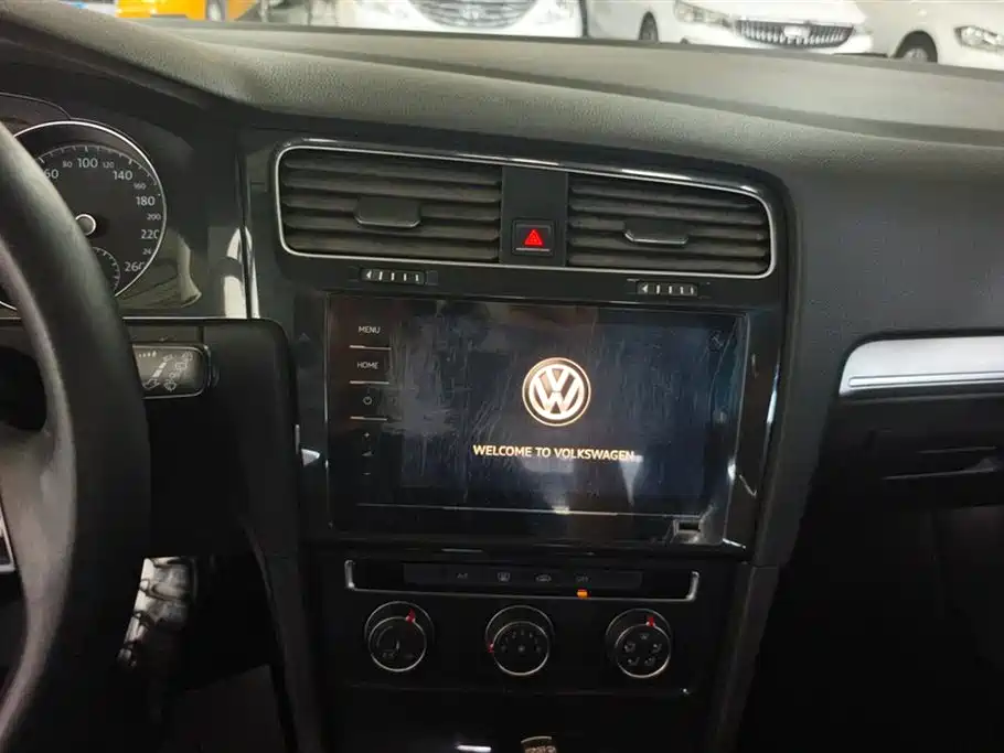 Volkswagen Golf 2020 Beloved Edition 280TSI DSG Comfort фото 13