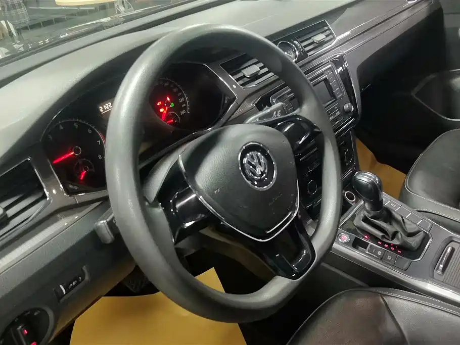 Volkswagen Passat 2015 1.8TSI Automatic Prestige Edition фото 15
