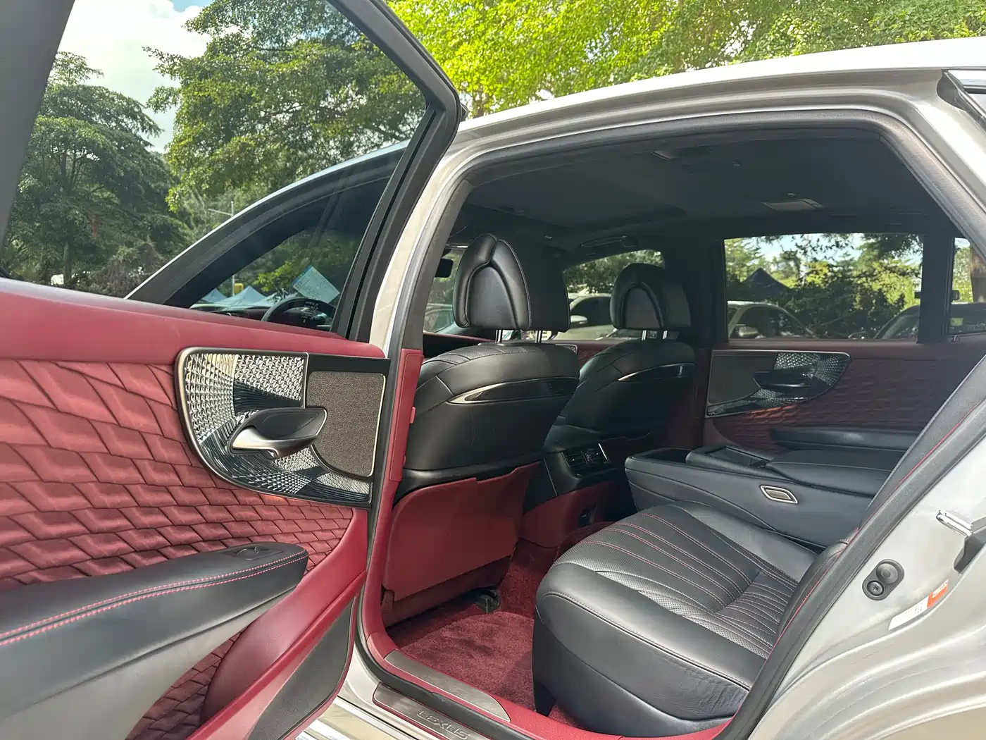 Lexus LS 2021 500h Executive Edition фото 6