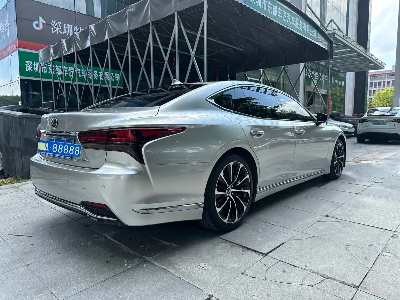 Lexus LS 2021 500h Executive Edition фото 9