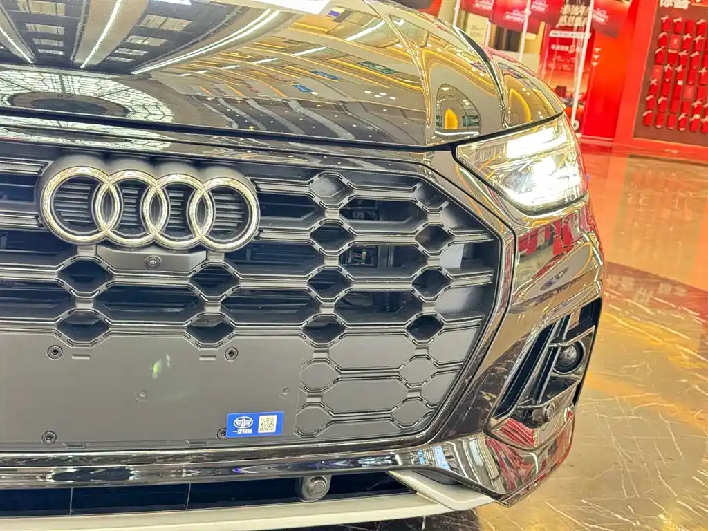 Audi Q5L 2025 45th Anniversary Edition 45 TFSI Luxury Sport фото 9