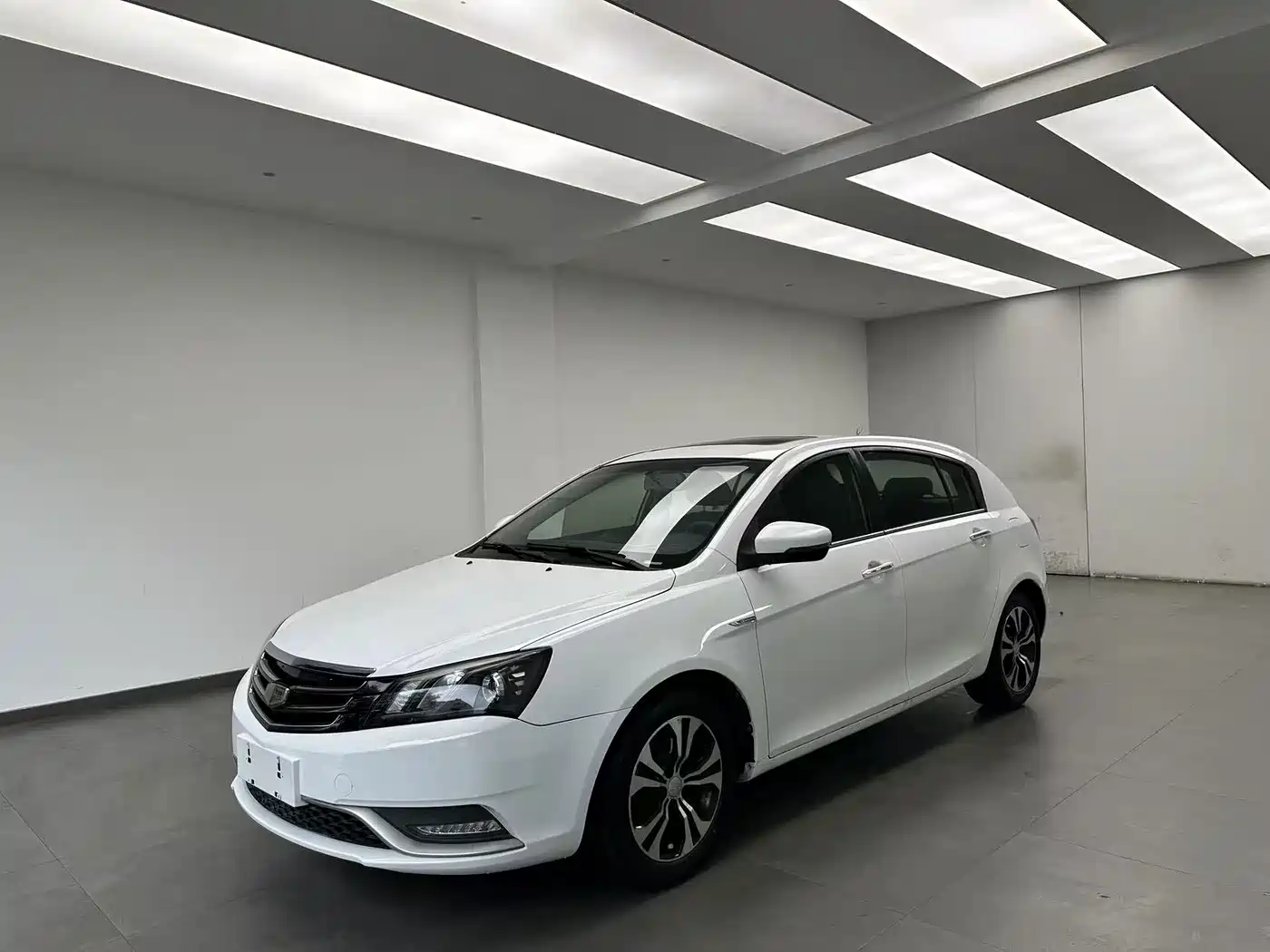 Фото 1 - Geely Emgrand