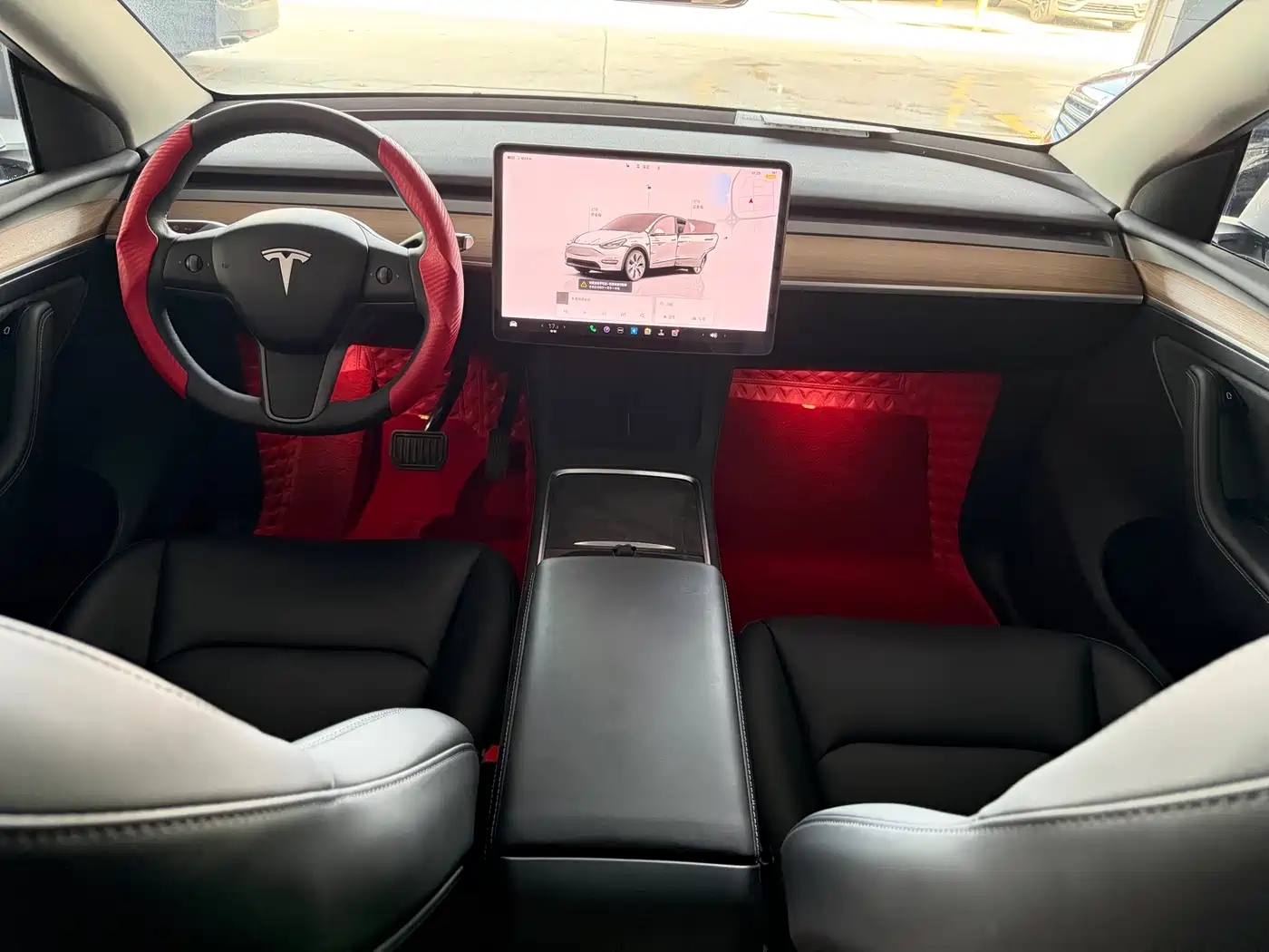 TESLA MODEL Y