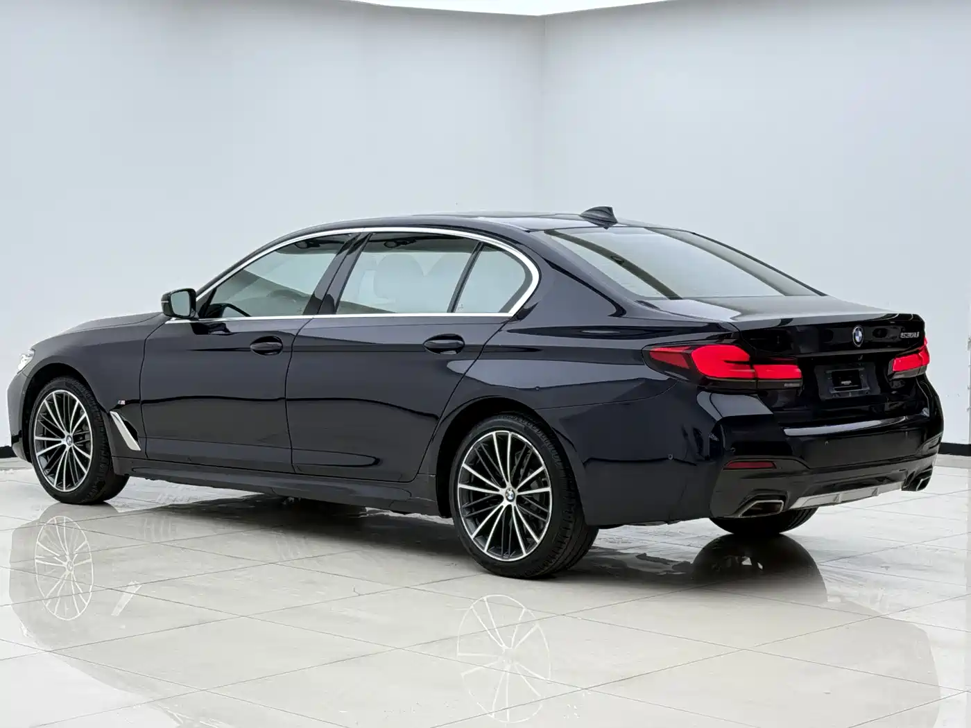 BMW 5 Series 2021 530Li Leading M Sport Package фото 7