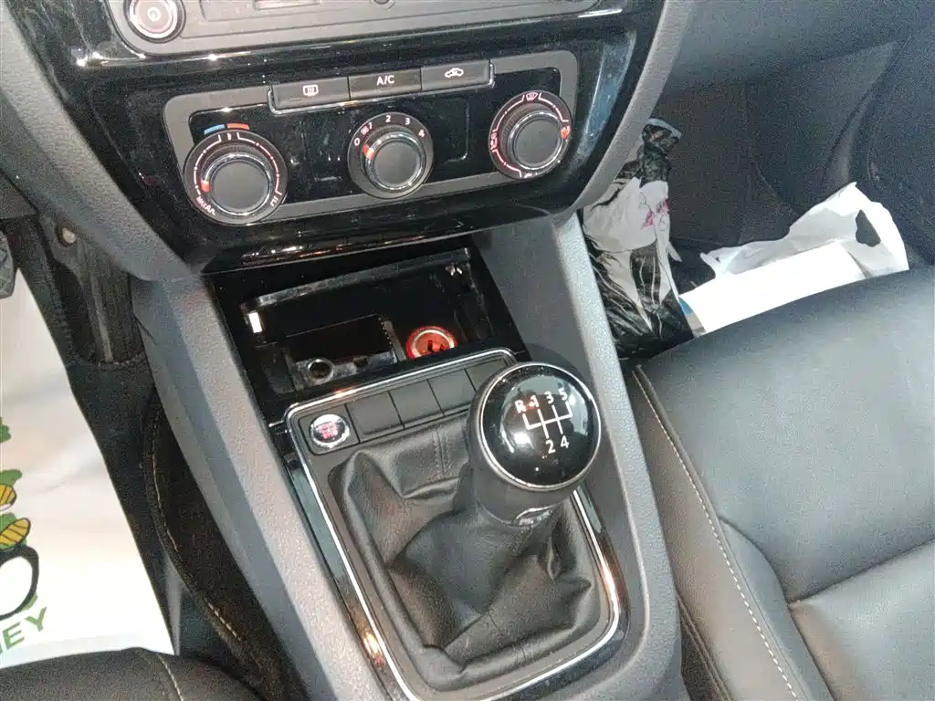 Volkswagen Sagitar 2018 1.6L Manual Comfort фото 14