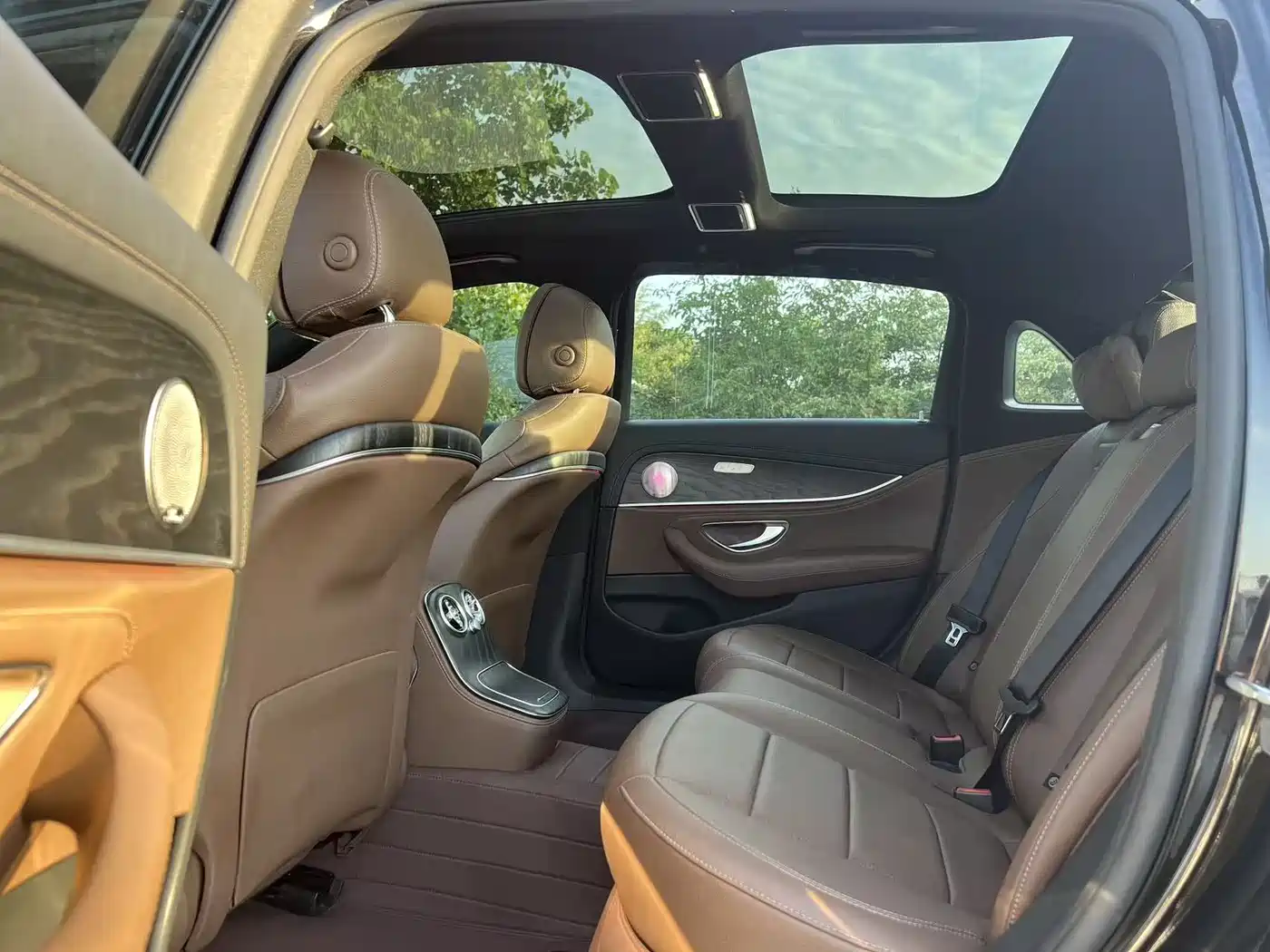 Mercedes-Benz E-Class 2022 E 300 L Fashion фото 6