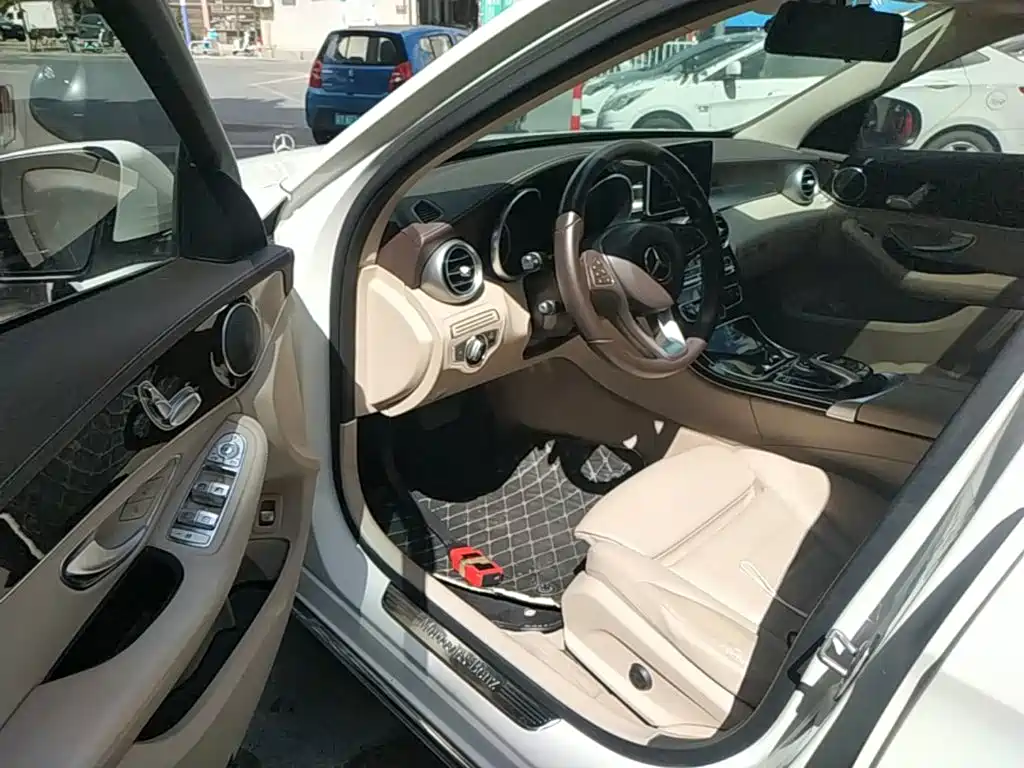 Фото 16 - Mercedes-Benz C-Class