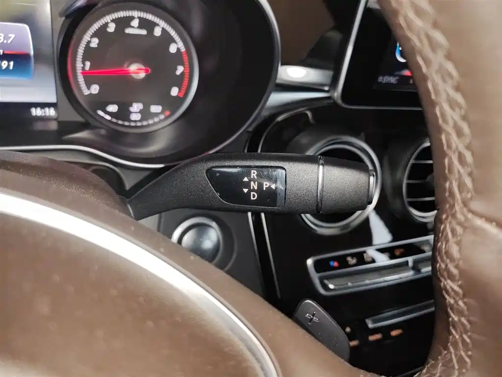 Mercedes-Benz GLC 2016 GLC 260 4MATIC Luxury фото 10