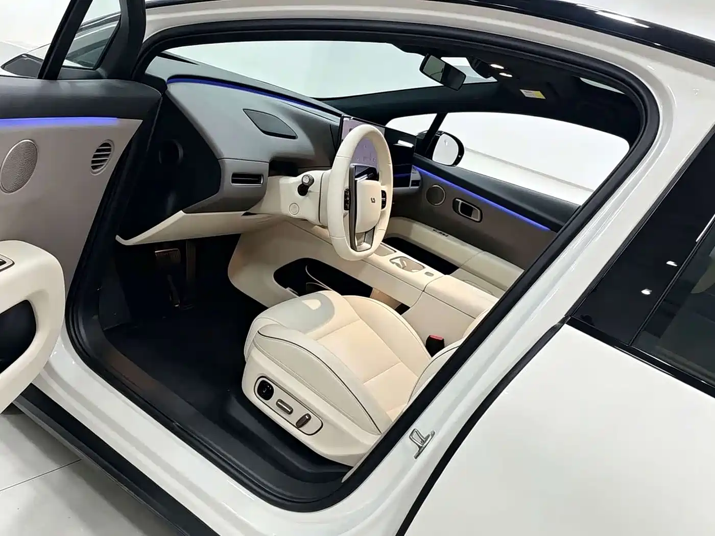 Li Auto i6 2026 2025 2WD Base Model
