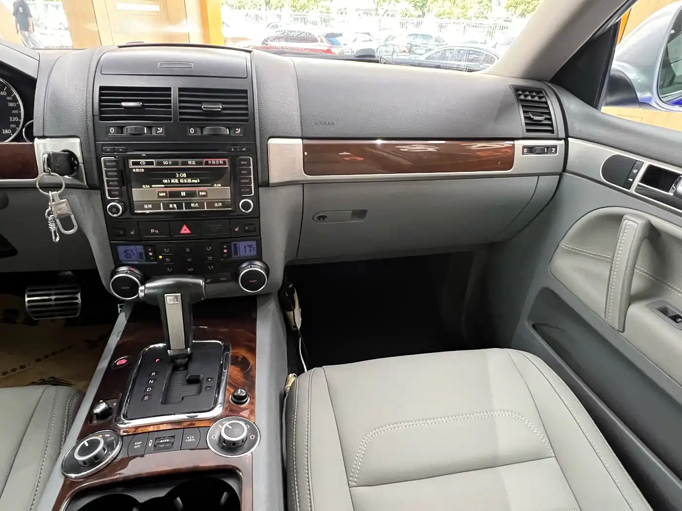 Volkswagen Touareg 2007 4.2L Premium фото 27
