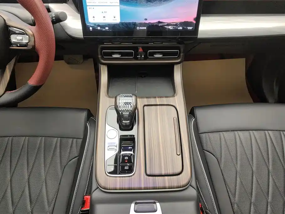 GAC Trumpchi Trumpchi GS8 2025 Pilot Series 2.0TGDI 2WD Luxury Edition 5-seater фото 16