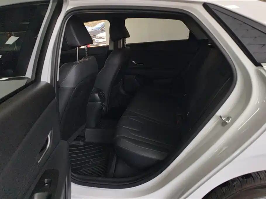 Hyundai Elantra 2023 1.5L CVT GLX Elite Edition фото 11