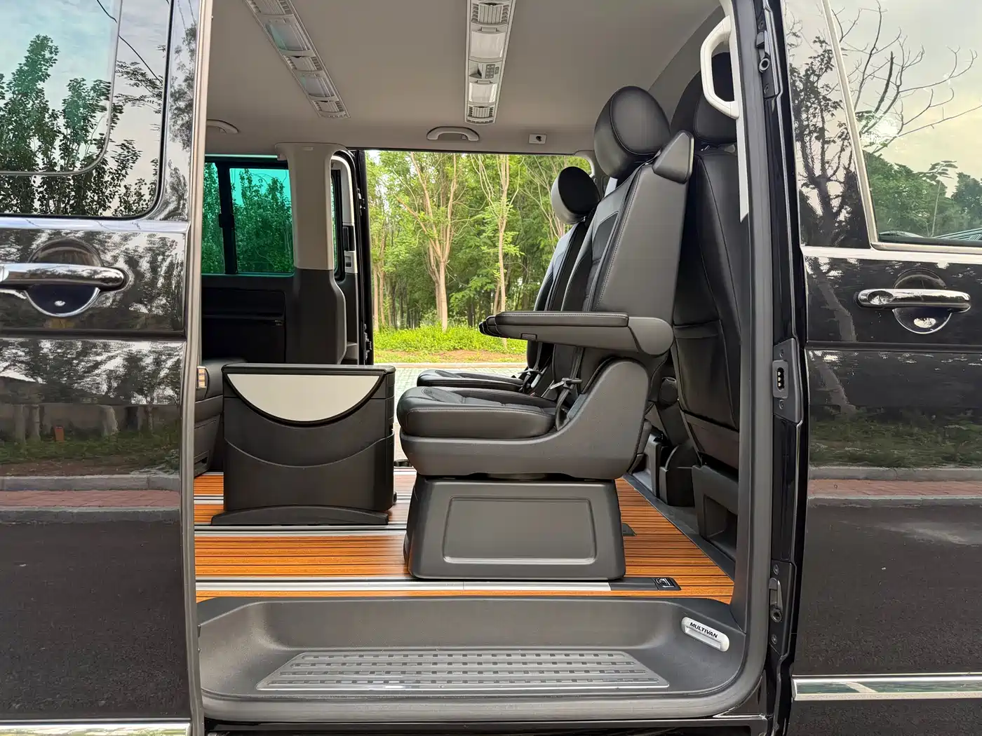 Volkswagen Multivan 2018 2.0TSI 2WD Luxury Edition 7-Seater фото 18