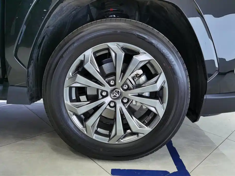 Toyota RAV4 Rongfang 2024 2.0L CVT FWD Style Plus Edition фото 6