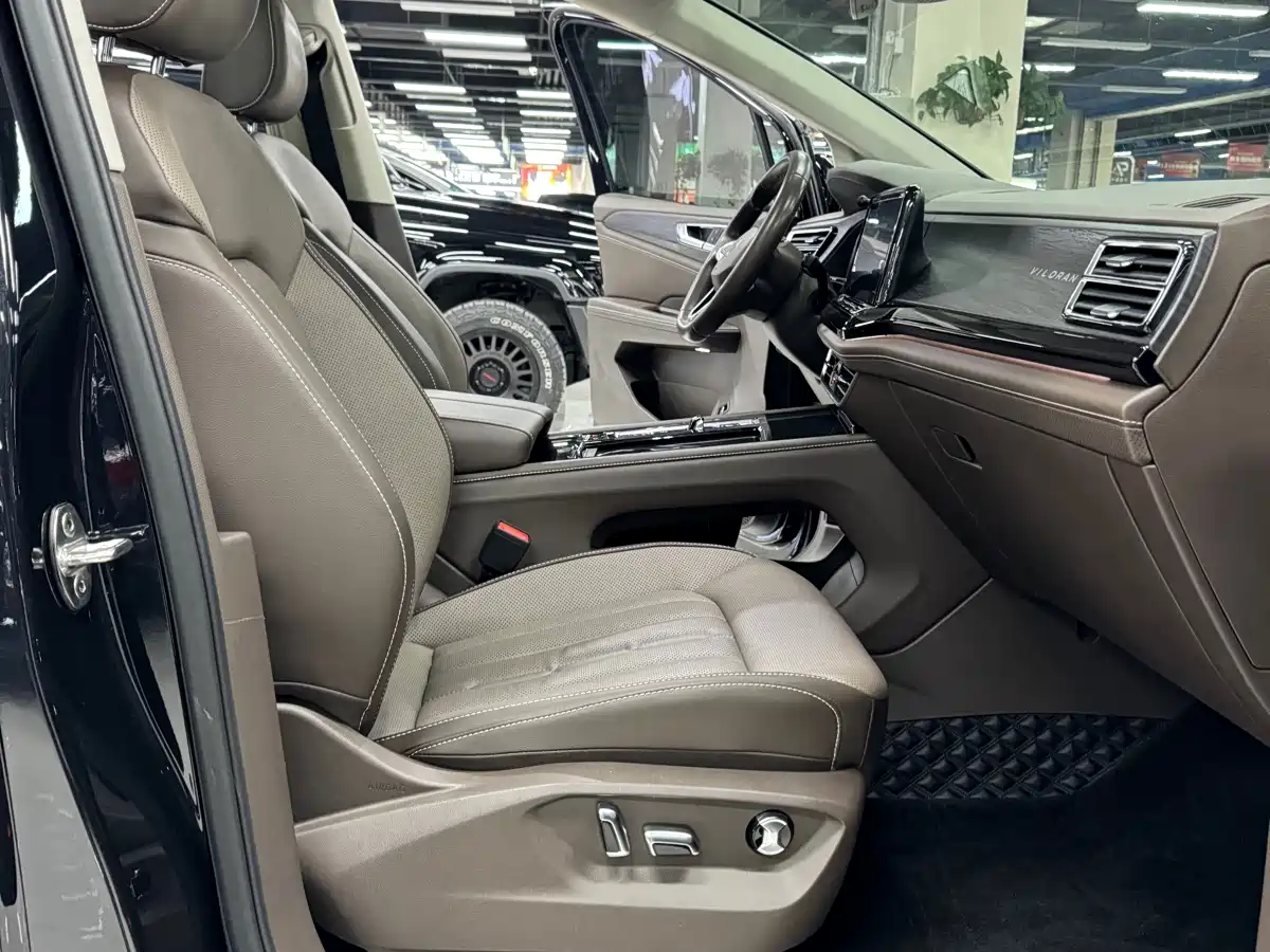 Volkswagen Viloran 2022 380TSI Premium Edition фото 17