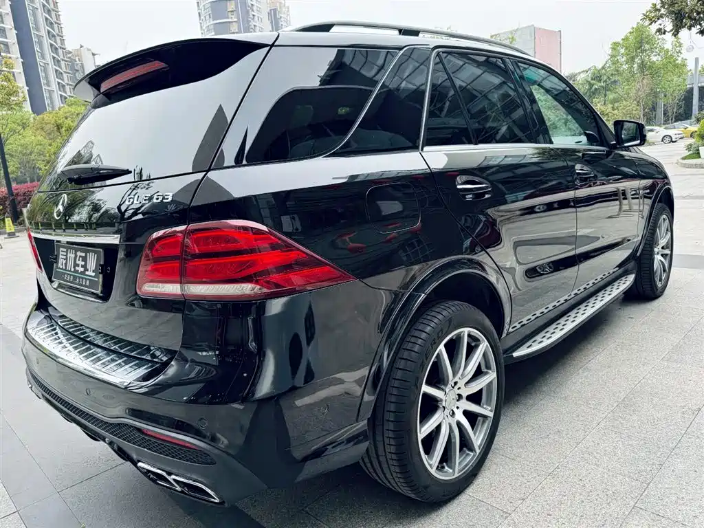 Mercedes-Benz GLE AMG 2015 AMG GLE 63 4MATIC фото 4