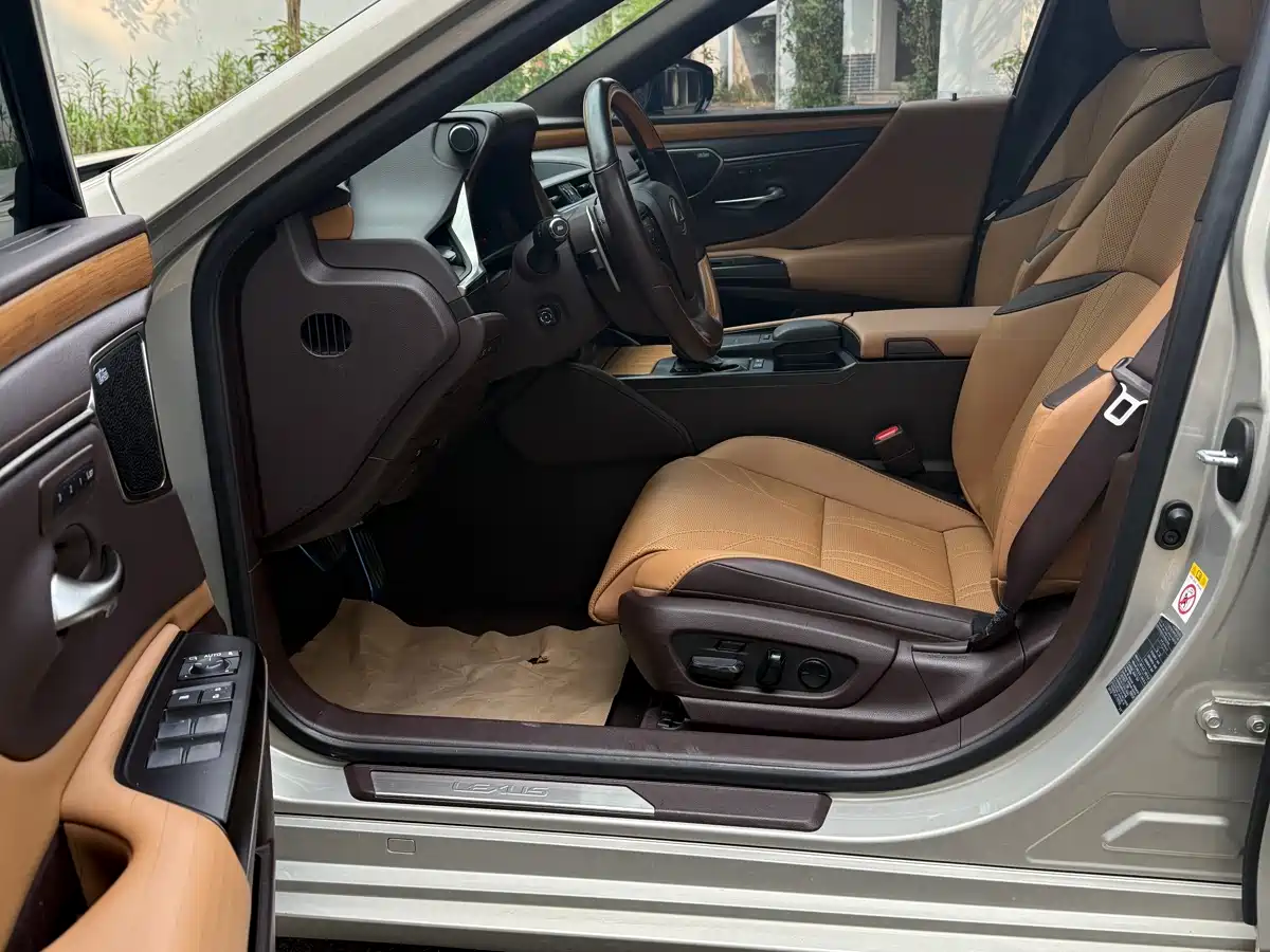 Lexus ES 2018 300h Executive Edition China V фото 4