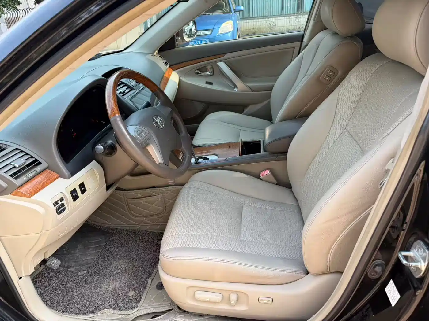 Toyota Camry 2010 240G Luxury Edition фото 8