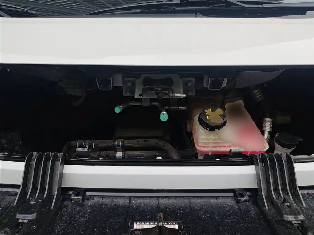 SAIC Maxus Dana V1 2025 Low Roof Multi-purpose Version 42kWh фото 16