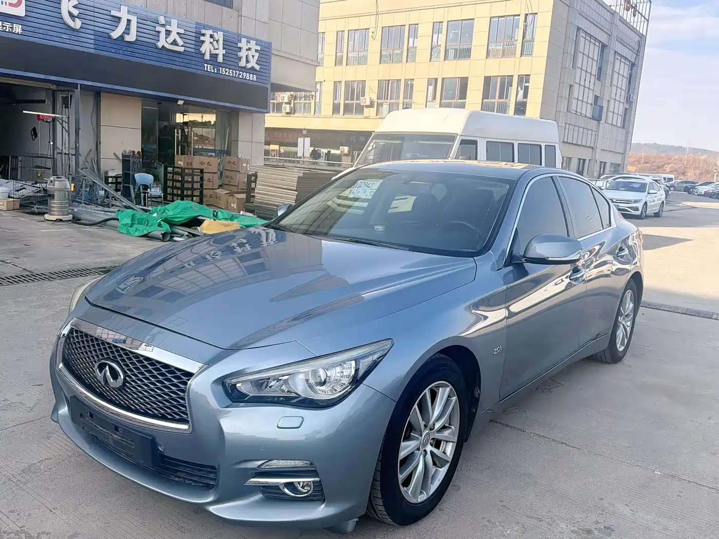 Фото 1 - Infiniti Q50