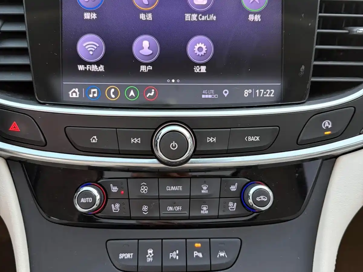 Photo 18 - Buick LaCrosse