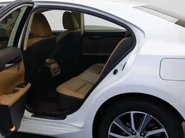 Lexus ES 2015 300h Comfort Edition фото 9