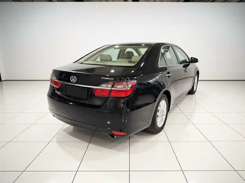 Toyota Camry 2015 2.0G Leading Edition фото 5
