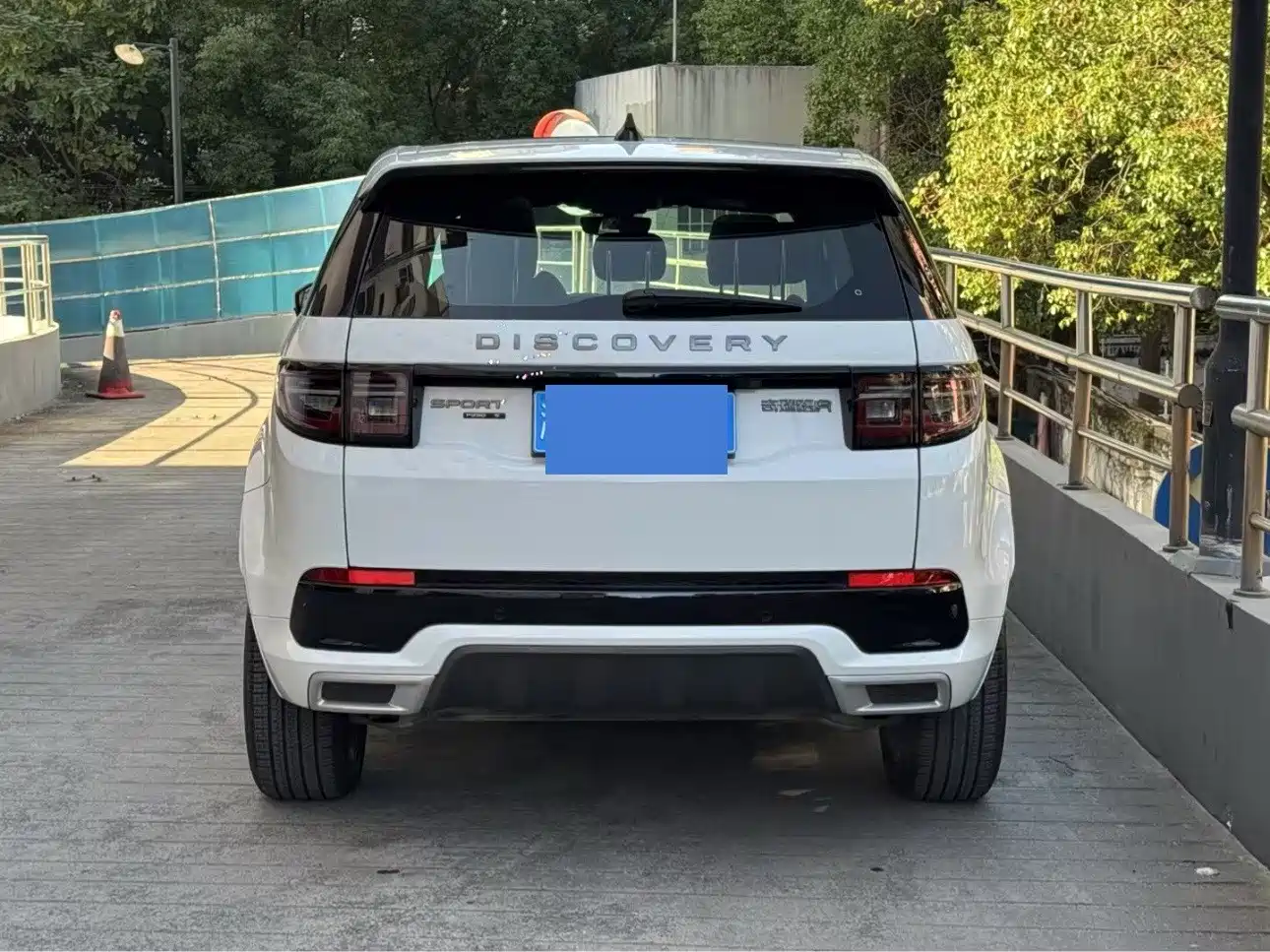 Land Rover Discovery Sport 2020 249PS R-Dynamic Performance фото 4