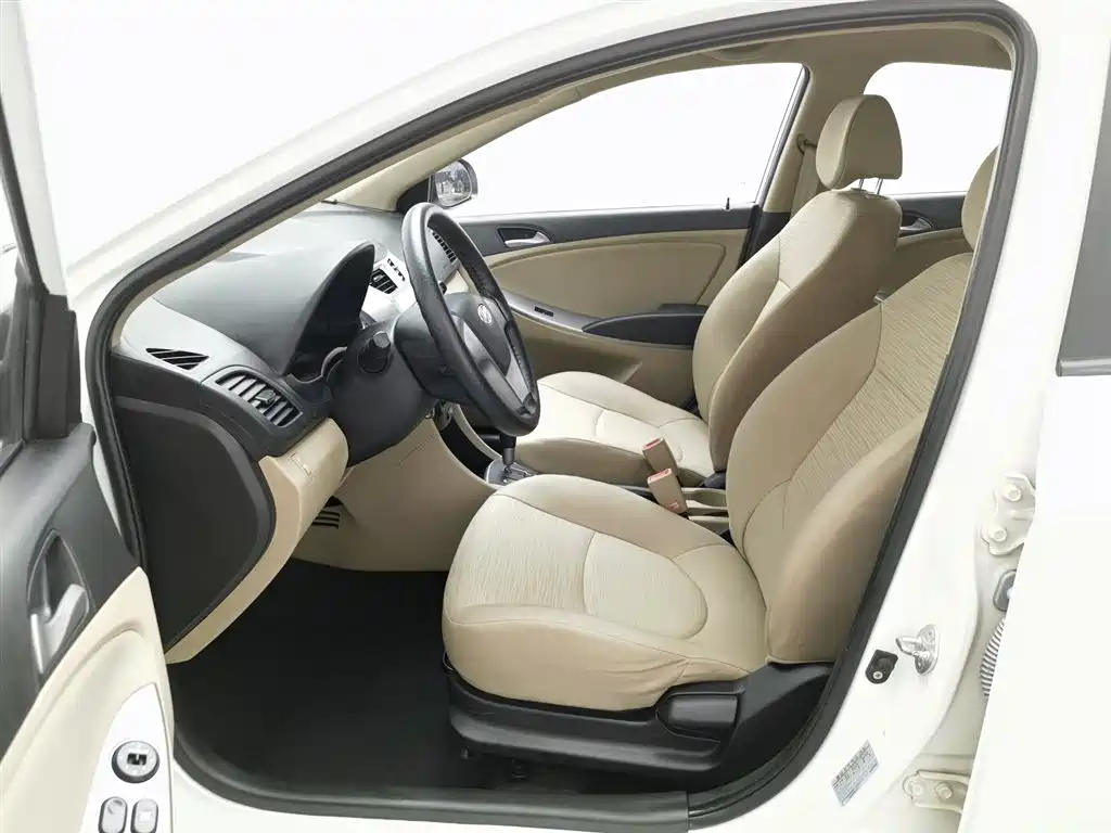 Hyundai Verna 2014 1.4L Automatic Smart GLS фото 10