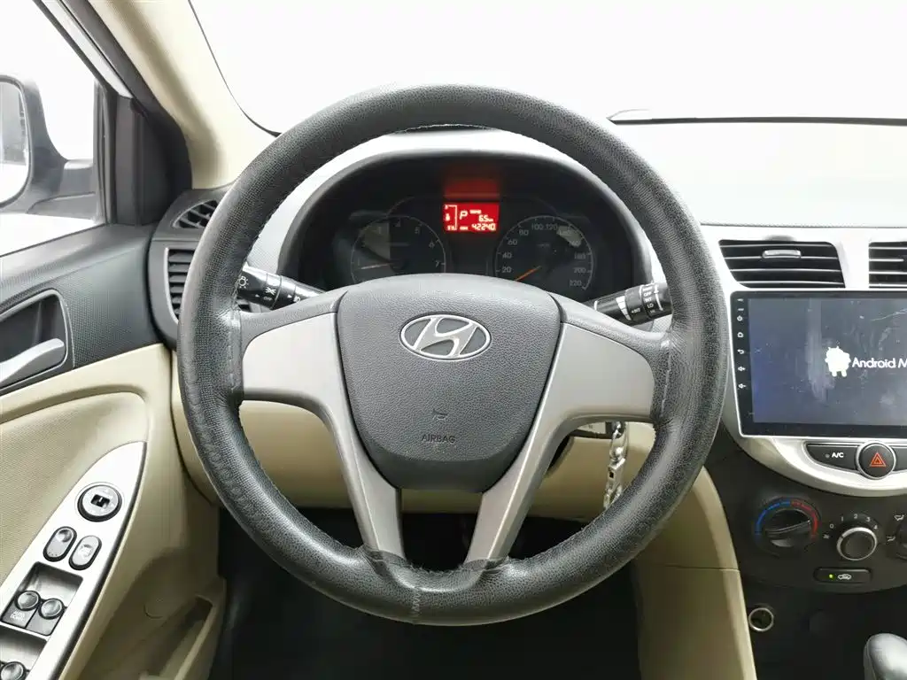 Hyundai Verna 2014 1.4L Automatic Smart GLS фото 11