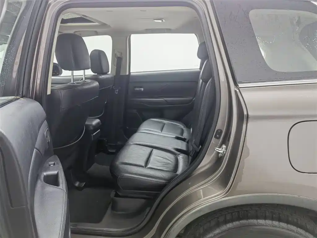 Mitsubishi Outlander 2016 2.4L 4WD Elite Edition 5-seater фото 15