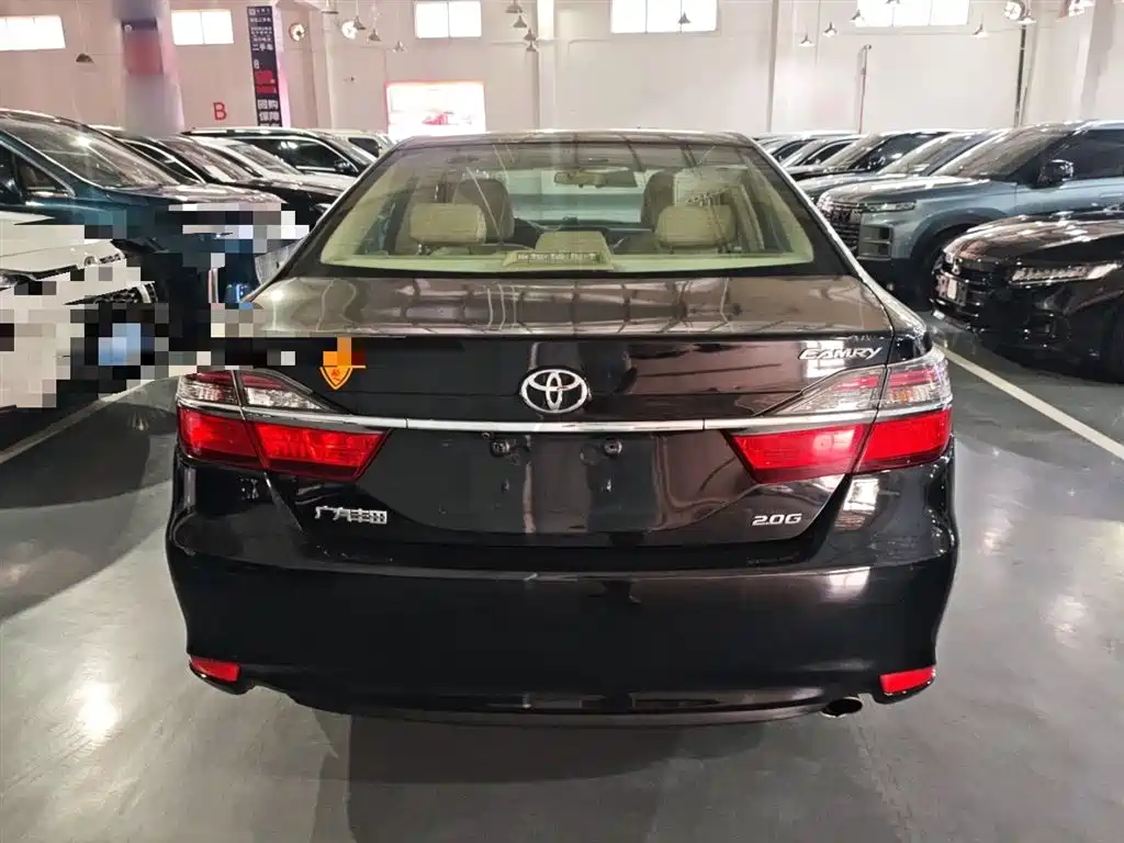Toyota Camry 2015 2.0G Leading Edition фото 4