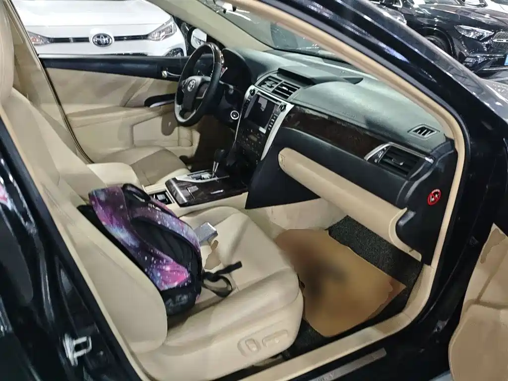 Toyota Camry 2015 2.0G Leading Edition фото 20