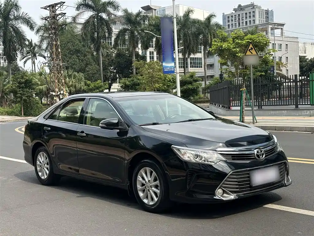Toyota Camry 2015 2.0G Leading Edition фото 23