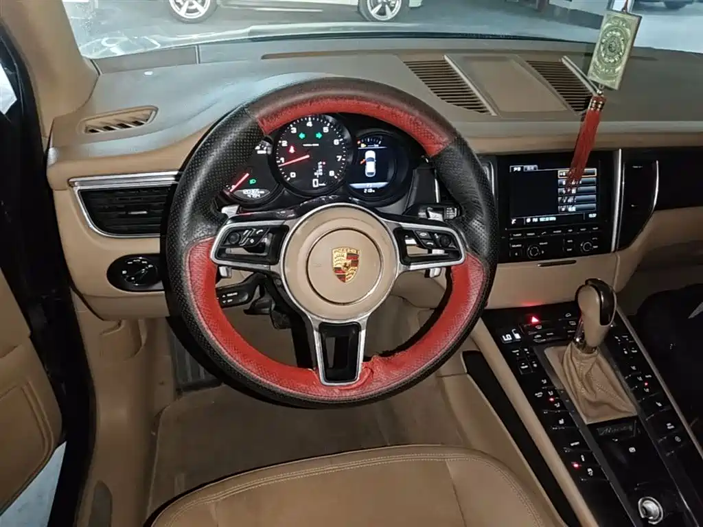 Porsche Macan 2016 Macan 2.0T фото 11