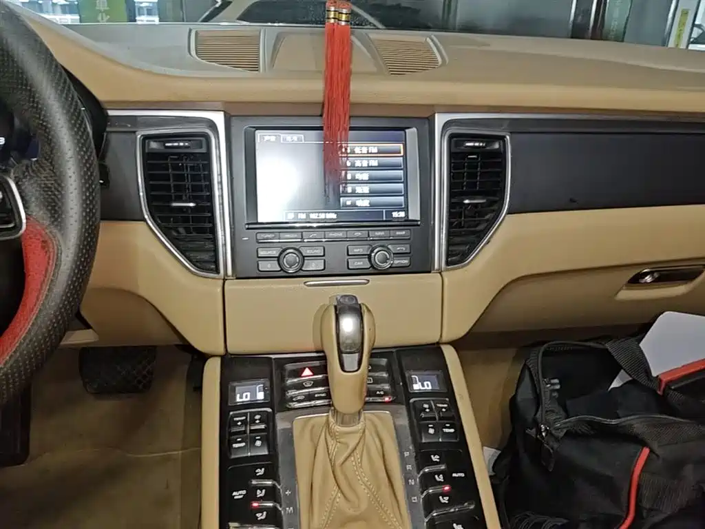 Porsche Macan 2016 Macan 2.0T фото 13