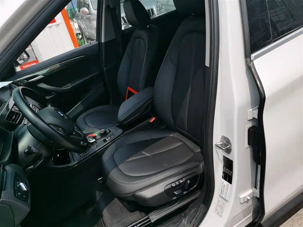 BMW X1 2018 sDrive20Li Leading Model фото 11