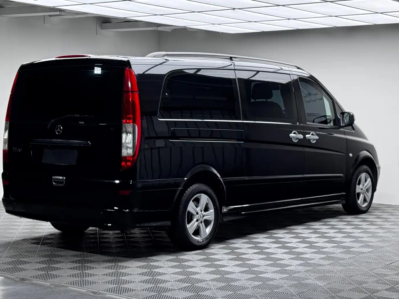 Mercedes-Benz Viano 2012 2.5L Premium Edition фото 5