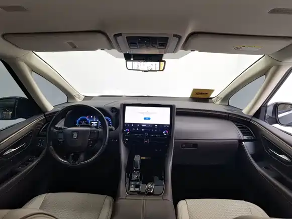 Toyota Vellfire 2023 Crown Hybrid 2.5L HV Ultimate фото 2