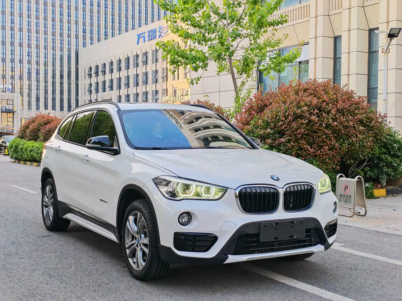 BMW X1 2018 xDrive20Li Premium Model фото 3