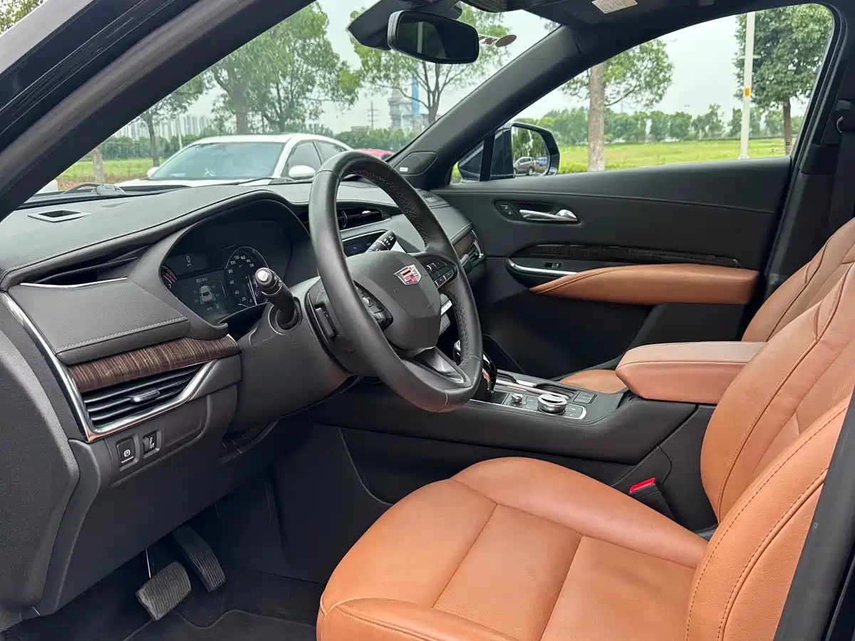 CADILLAC XT4
