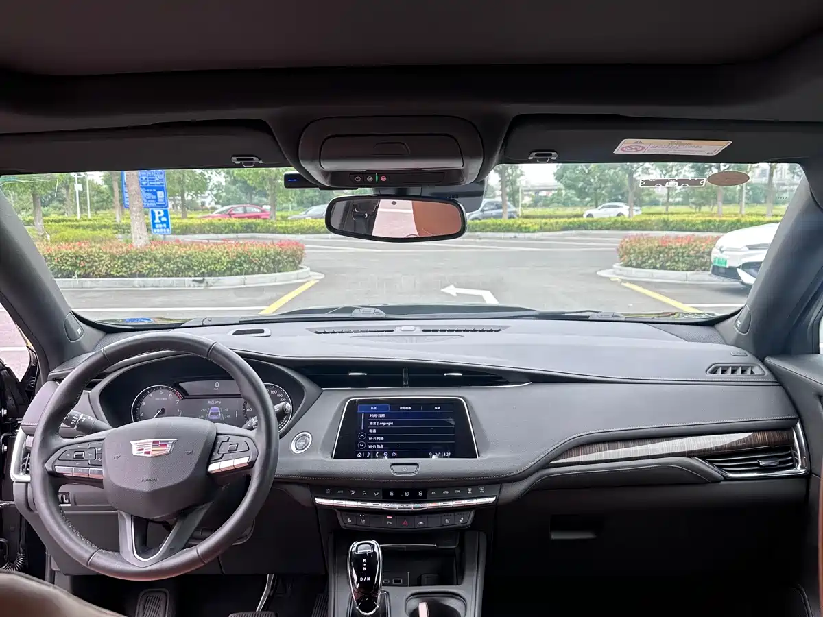 CADILLAC XT4