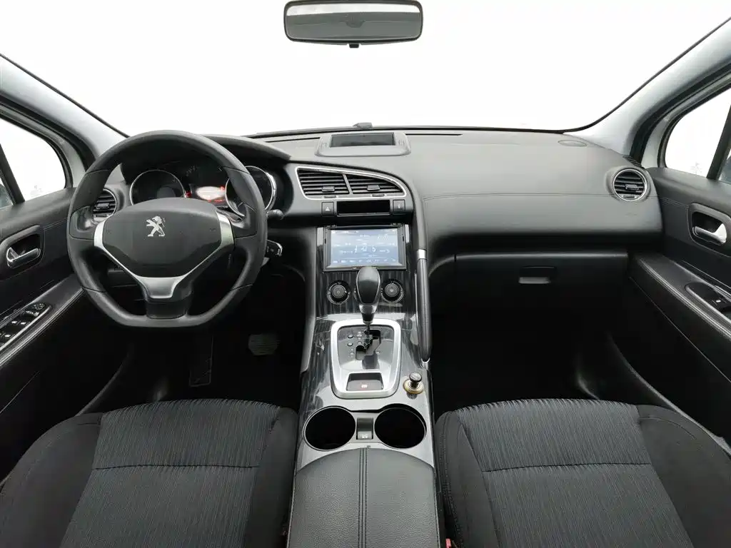 Peugeot 3008 2015 2.0L Automatic Classic Edition фото 5