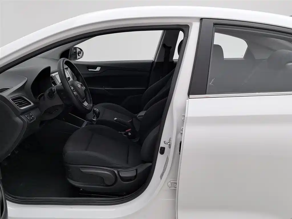Hyundai Verna 2020 1.4L Manual GLS Cool Edition фото 10